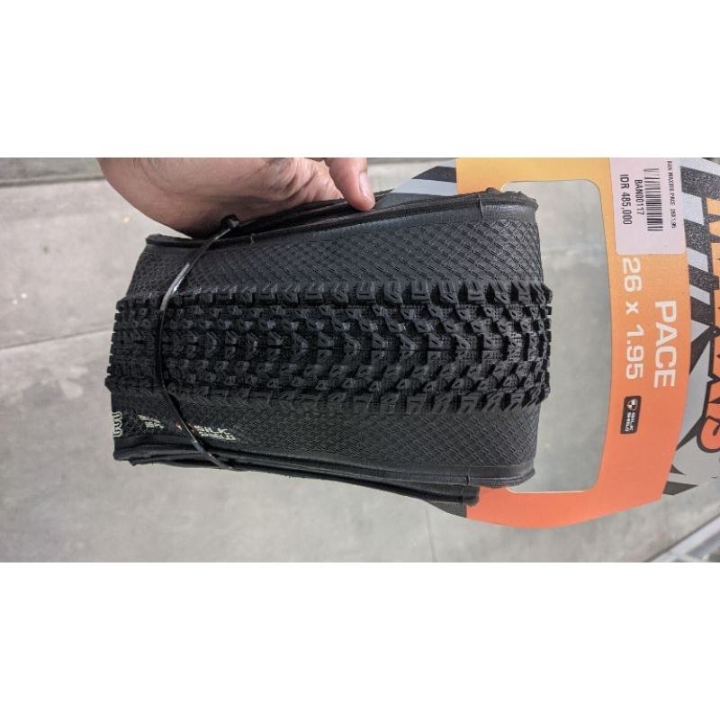 Ban luar Maxxis pace 26x1.95 semi cross