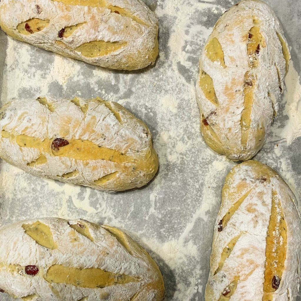 

SOURDOUGH CRANBERRY