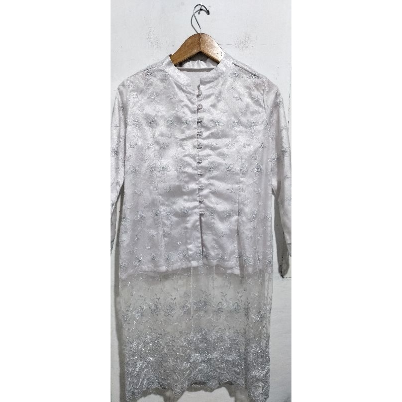 Atasan Baju Kebaya Tile Brukat Putih Wanita Cantik Mewah