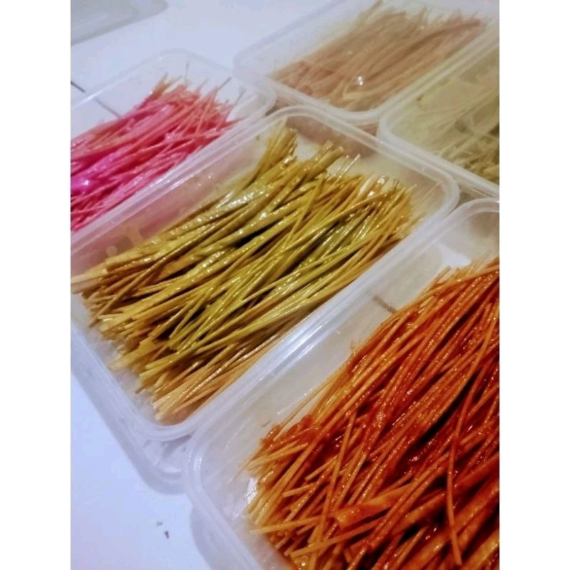 

mie lidi bumbu basah, varian rasa pedas, strawberry,tiramisu,coklat,grentea