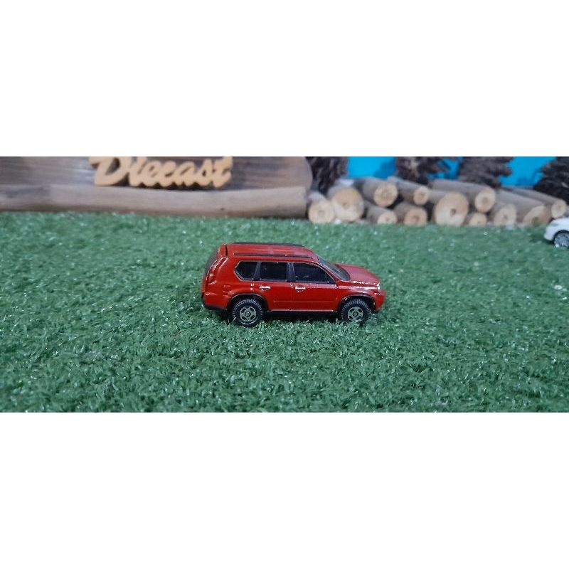 Diecast Miniatur Nissan Xtrail merah skala 1:64
