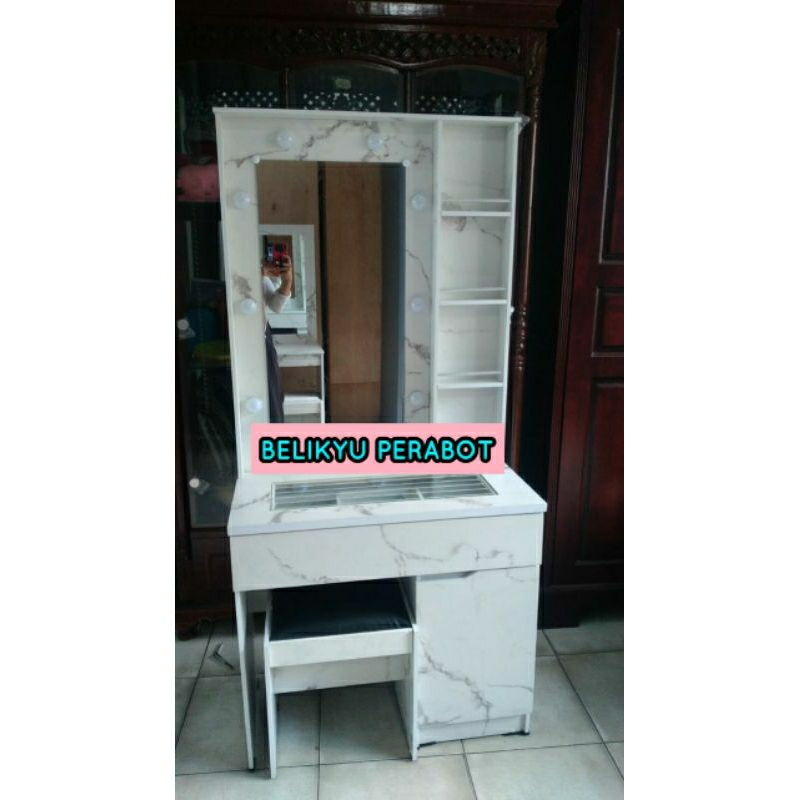 lemari hias ,lampu tekinian modren