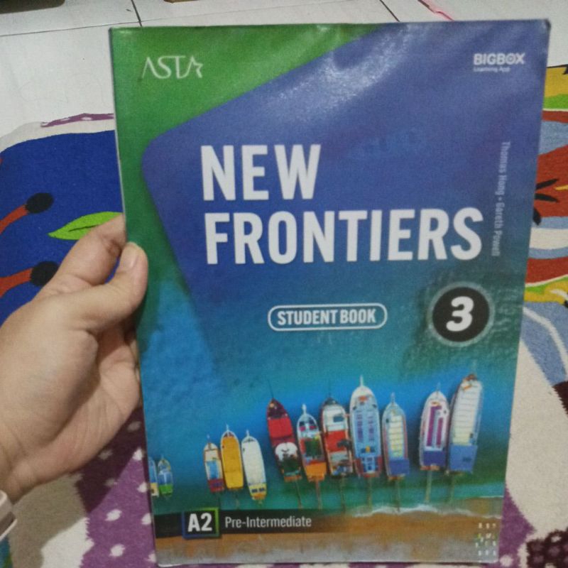 

New Fontiers 3 (Studentbook)