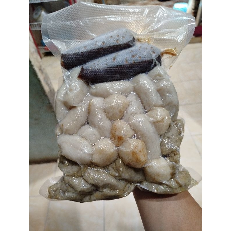 

Pempek ikan seribuan isi mix free cuko kentel pedes