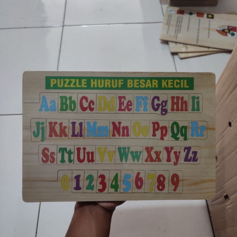 Puzzle huruf abjad besar dan kecil
