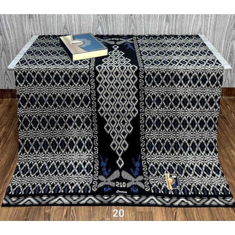 Sarung Cendana Goyor doby motif Kawung