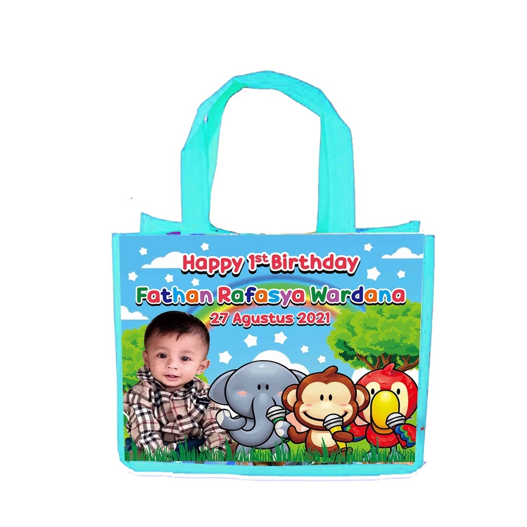 

TAS ULANG TAHUN CUSTOM NAMA UKURAN 20 X 20 X 15 -- TEBAL 75 Gsm