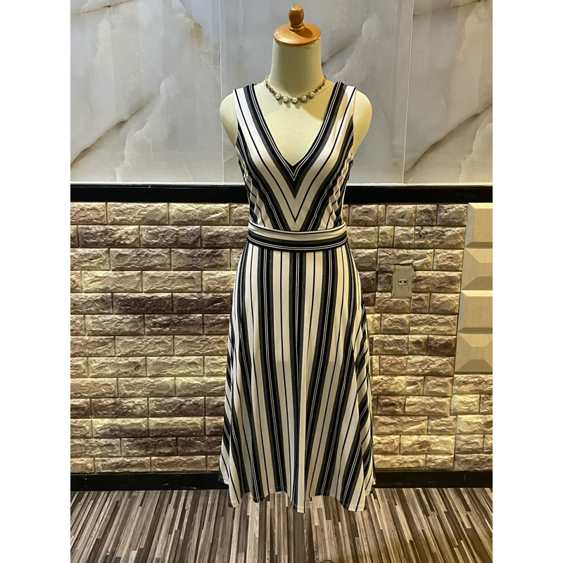 [NEW W/O TAG] HM V-Neck Dress