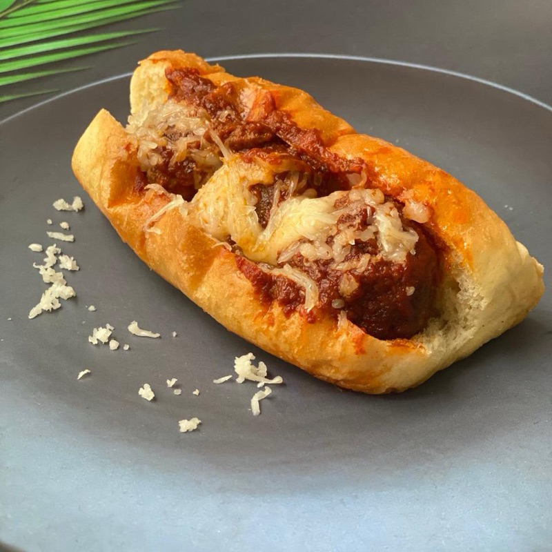 

Meatball marinara rolls roti daging keju saus tomat