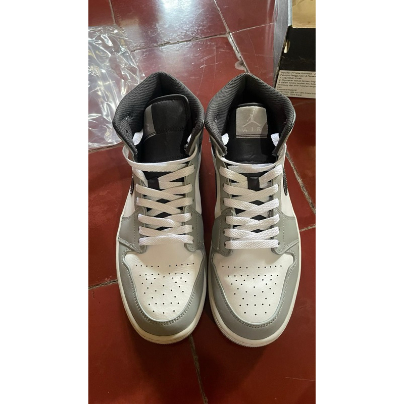 Air Jordan 1 midlight smoke grey