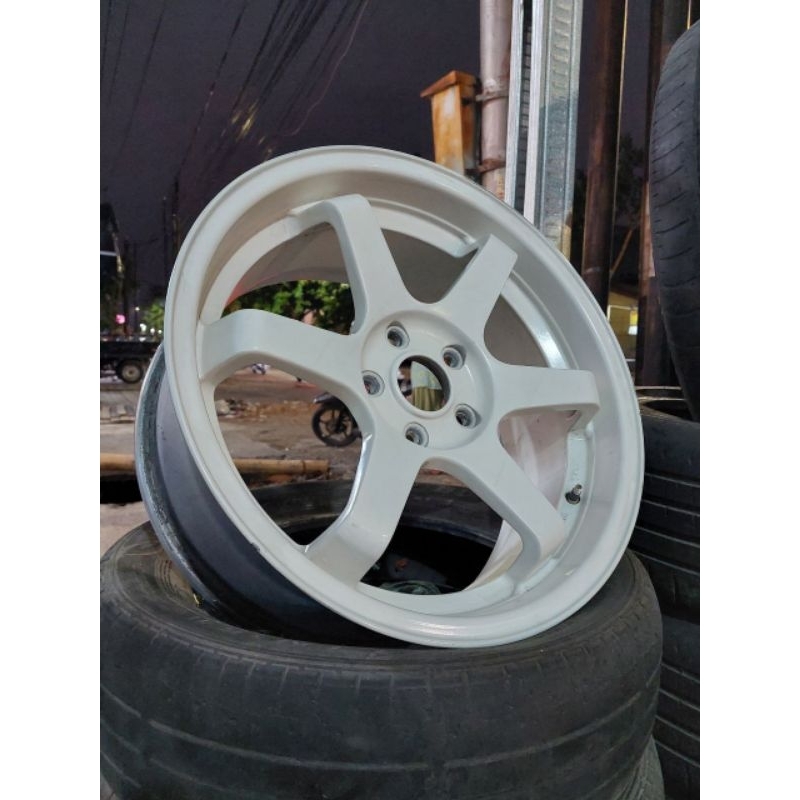 Velg R18 TE37 Rata 8" (Velg Only). Bisa untuk RUSH, TERIOS, HRV, INNOVA.