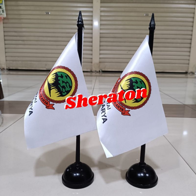 

tiang kayu meja+bendera partai BERKARYA