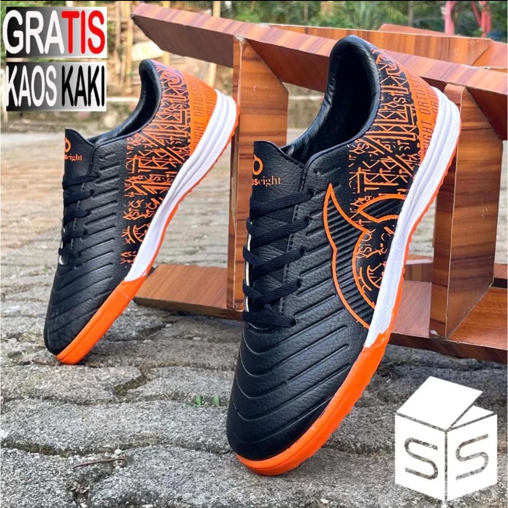 sepatu futsal catalis olahraga pria sol karet mentah hitam,putih