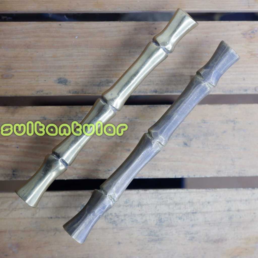 Handle tarikan pintu lemari antik