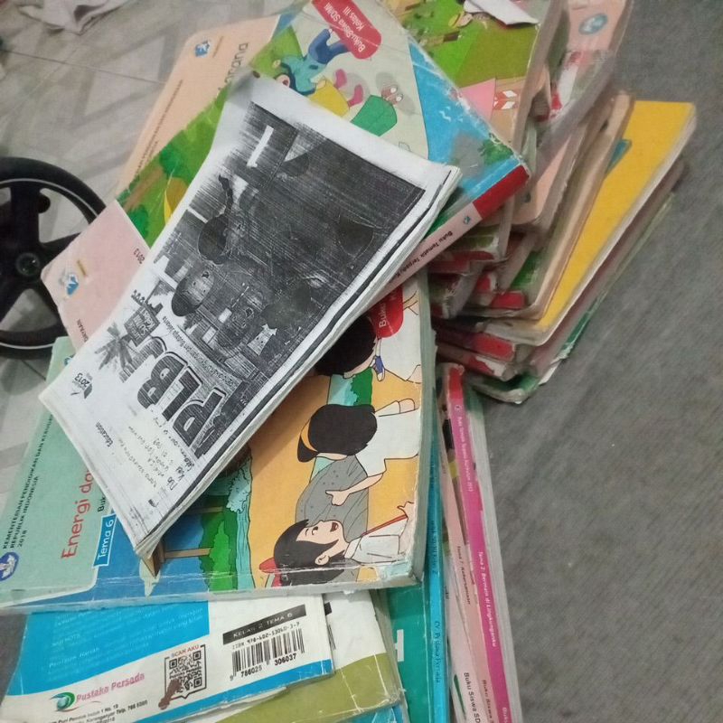 buku paket bekas kiloan (random)