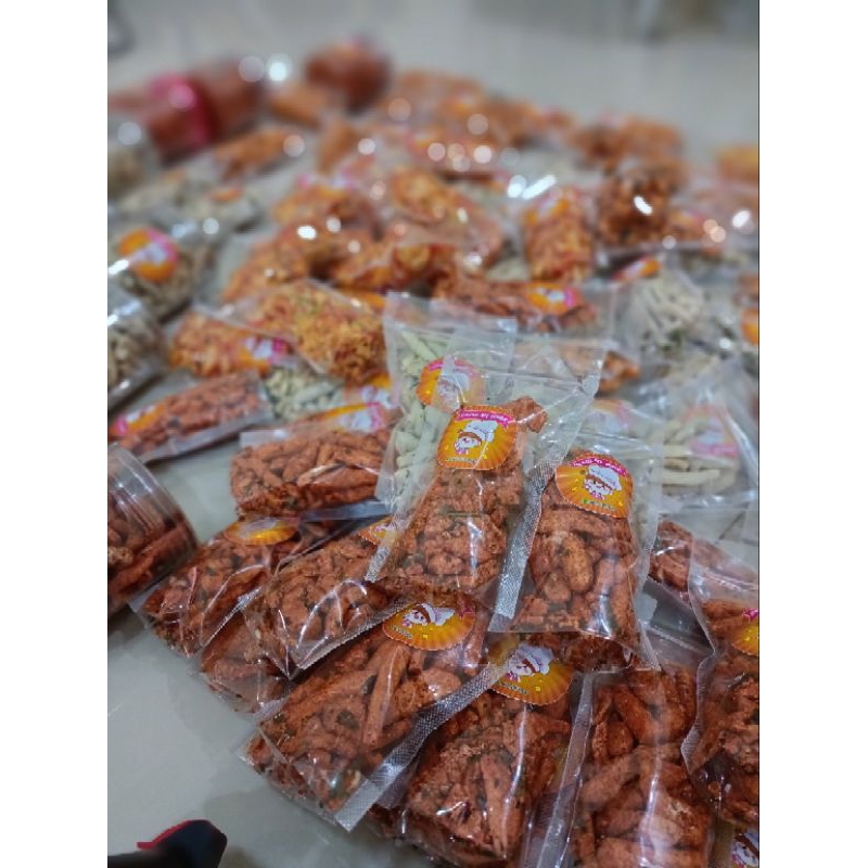 

Basreng Pedas Daun Jeruk / Basreng Pouch / Jajanan Hemat/Cemilan Kekinian /Cemilan Mbok / Bakso Goreng