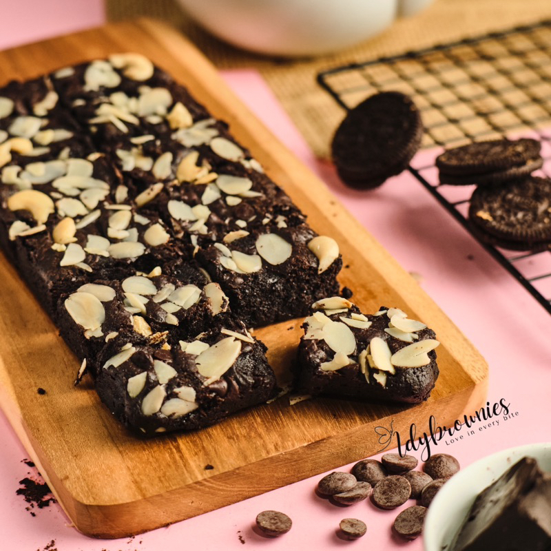 

Nutty Fudgy brownies /Almond mette Fudgy brownies