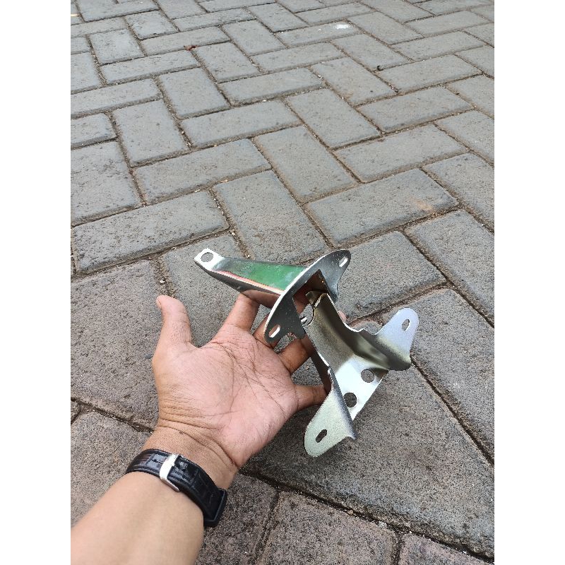 pangkon lampu belakang DT ENDURO(BESI PRESS)breket lampu custom /jepstile/bober ya ini