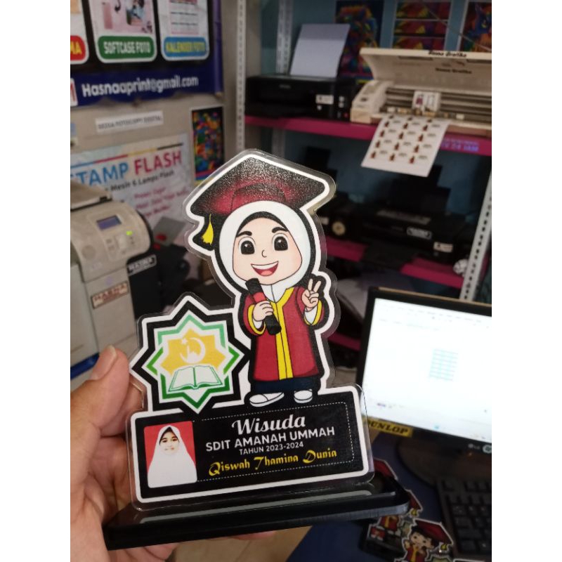 PLAKAT CUSTOM MURAH / PLAKAT ACRYLIC MURAH / PLAKAT WISUDA