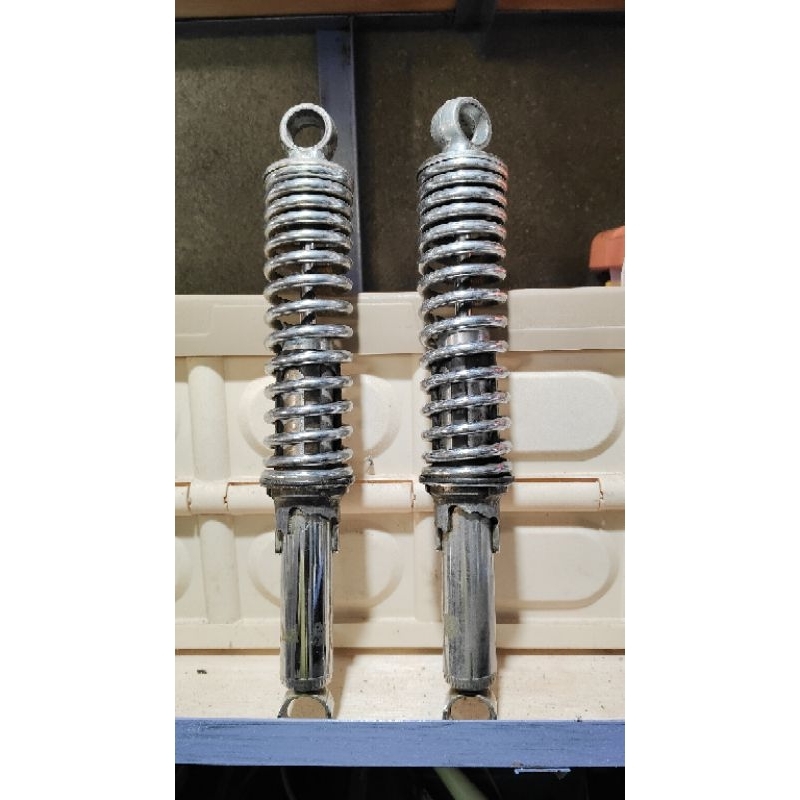 Shock belakang GL 100