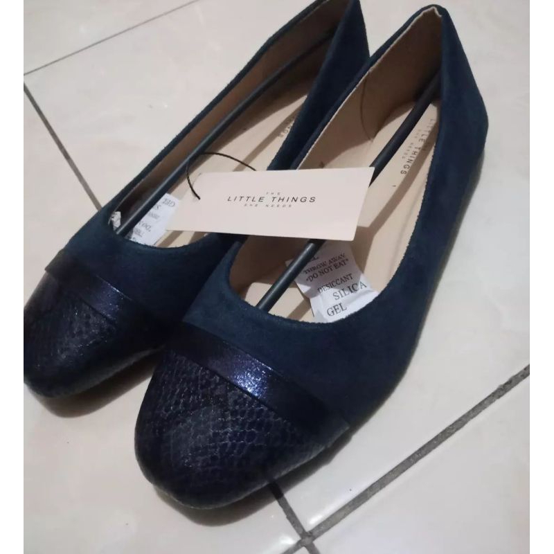 Flatshoes The Little Things She Needs
