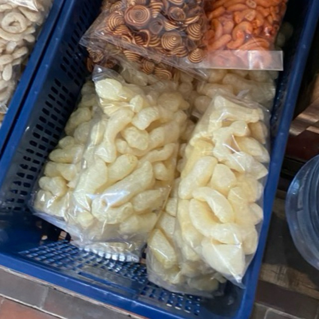 

kerupuk rambak sapi kemasan ekonomis rambak sapi asli asli packing dari kami yah kak, jadi akan aman dijalan