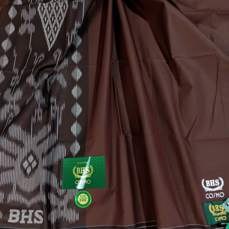SARUNG BHS COSMO GOLD K26 PPF 8 POLOS COKLAT TUA