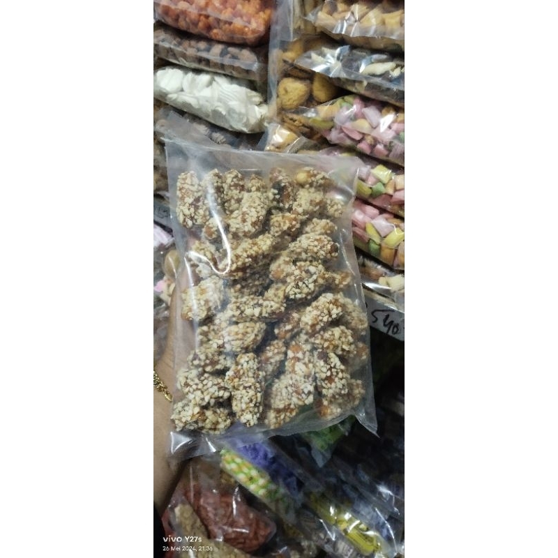 

Snack Kue Kurma Kacang Keramel Manis Dijamin tdk kerass isi 500gr