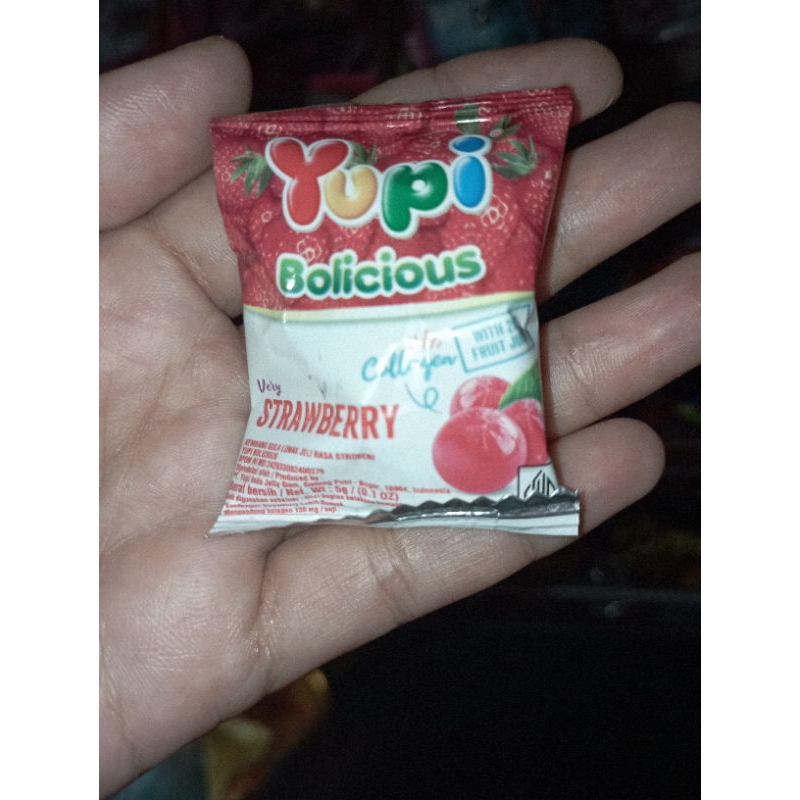 

yupi strawberry 1pcs