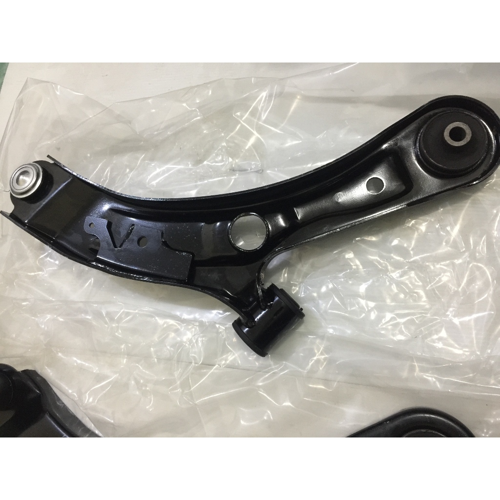 LOWER ARM SUZUKI BALL JOINT SAYAP BAWAH ERTIGA HARGA SATUAN 45202-M6M00