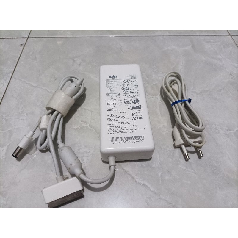 Charger Adapter Drone DJI Phantom 4/4 Pro/4 Pro RTK Bekas Normal