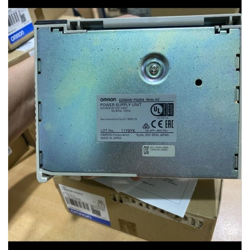 PLC OMRON C200HW-PA204 ORIGINAL