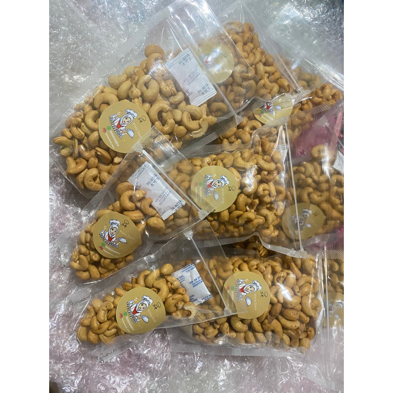 

Kacang Mete Asli Wonogiri Mentah dan Matang