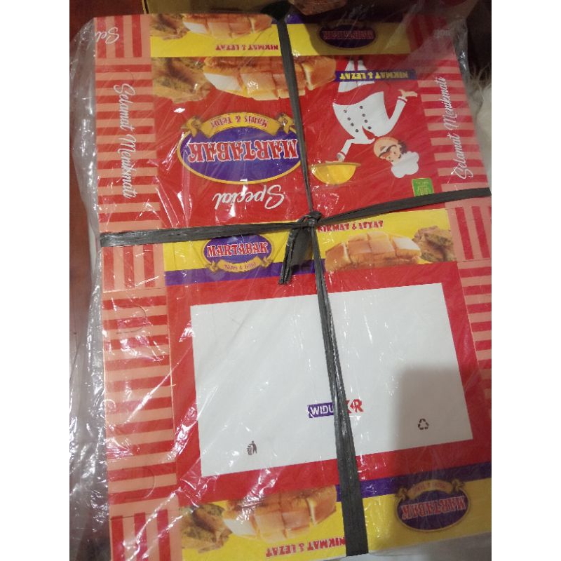 DUS MARTABAK ukuran 13,5 x 21 x 4 cm.