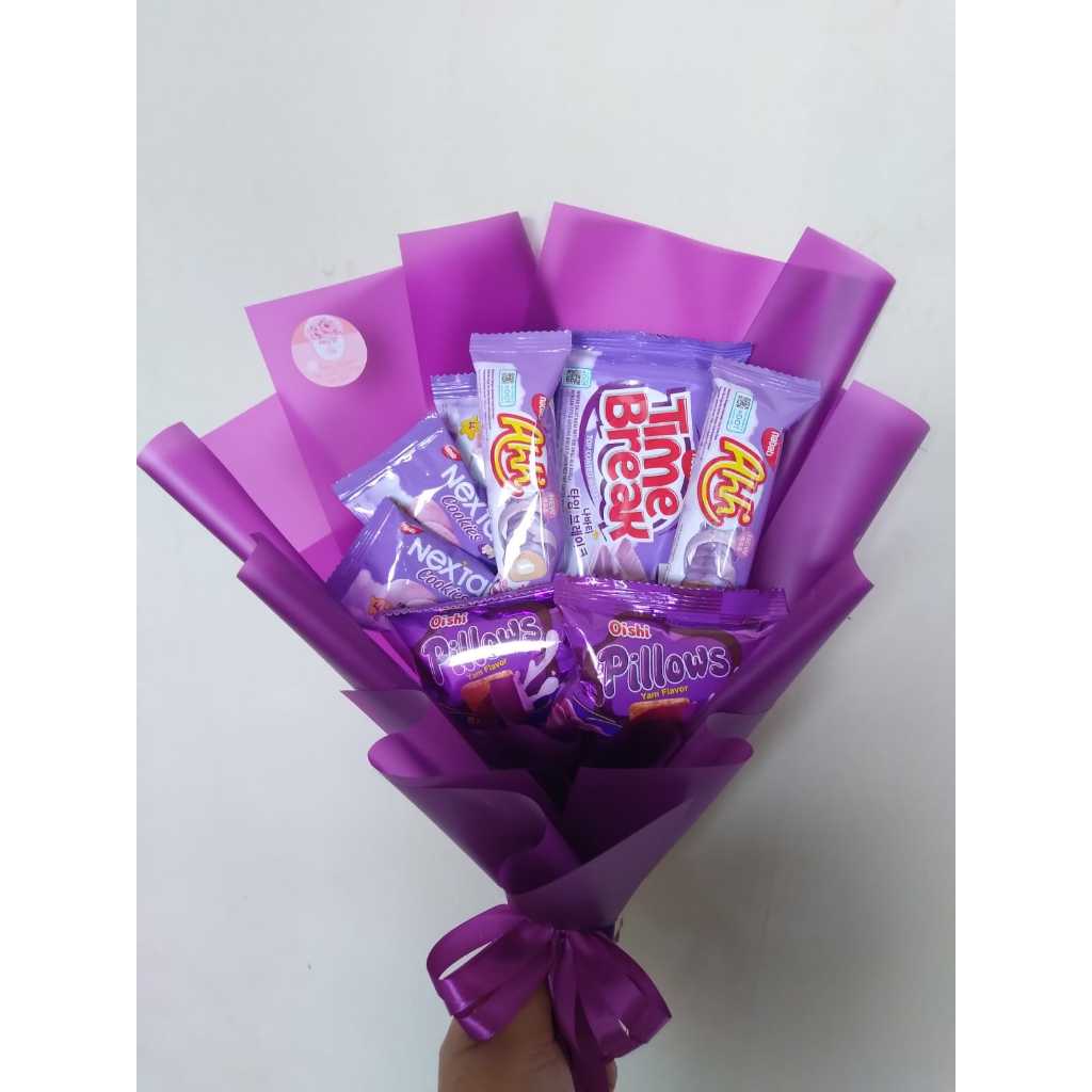 bucket snack wisuda,birthday /buket snack serba ungu