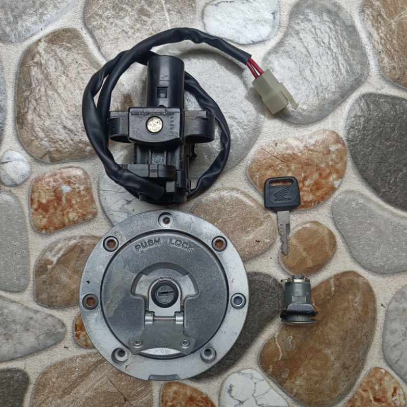 key set kunci set kunci kontak tutup tangki dan jok belakang nsr 150 SP pnp new rr rrw rr astra