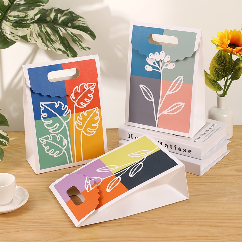 

Satuan- Flip Gift Bag/ Tas Kado tutup flip motif Bunga Daun /Candy Box Bag