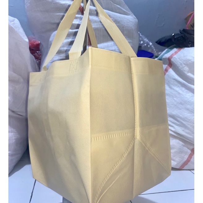 

Hot 1 PACK 6 PCS GOODIE BAG TAS HAJATAN 22x22 CM TINGGI 25 CM TAS NASI BOX TAS HAJATAN KOTAK NASI TAS WALIMATUL TAS SPUNBOND TERLARIS TAS SUNBOND SOUVENIR TERMURAH TAS SEMINAR TAS RAMAH LINGKUNGAN