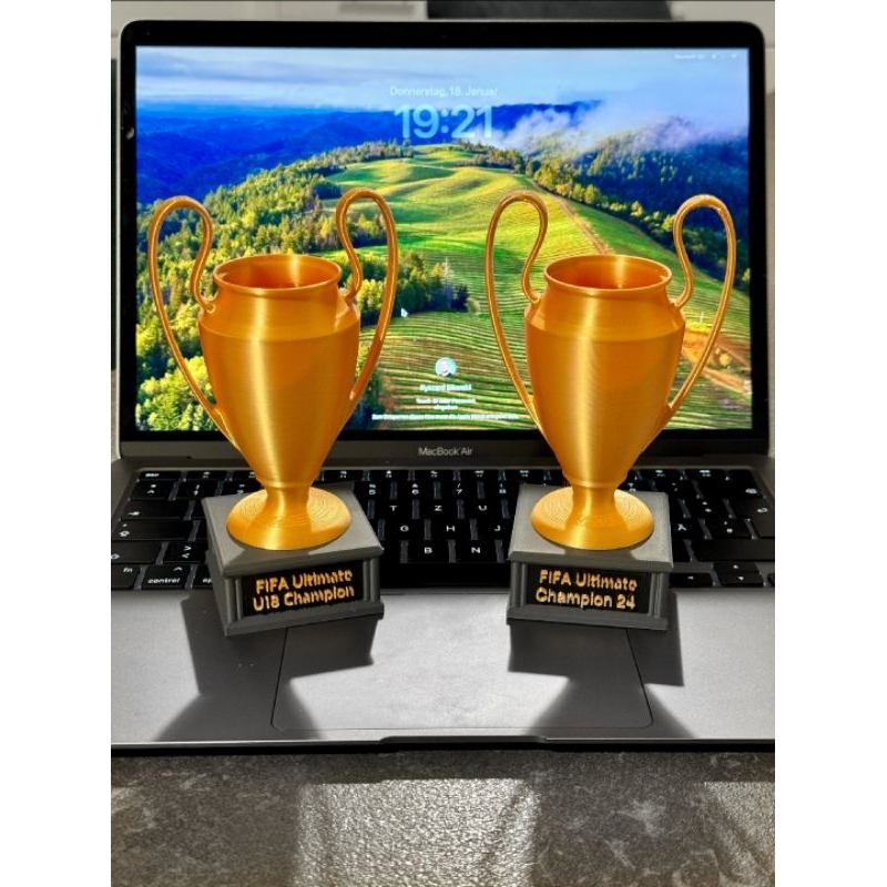 Trophy champions league/Piala/Penghargaan/Juara