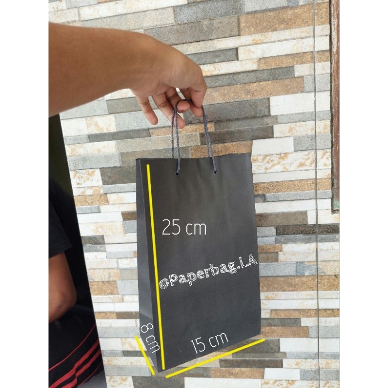 

Paperbag Hitam 15x25 cm / Wafer Polos dan Sablon