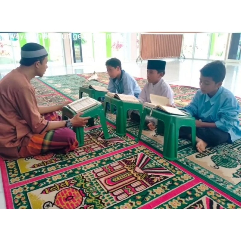 Pekat 10 PCS Meja Ngaji Plastik Lekar Rekal Al Quran Meja Belajar Plastik