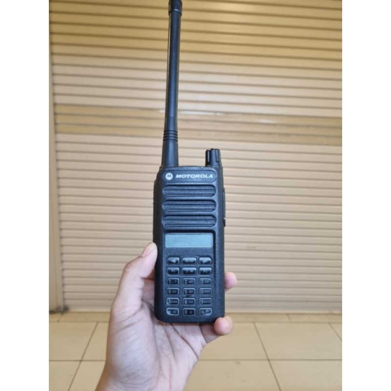 HT Motorola Xir C2660 VHF Second Original Lengkap charger
