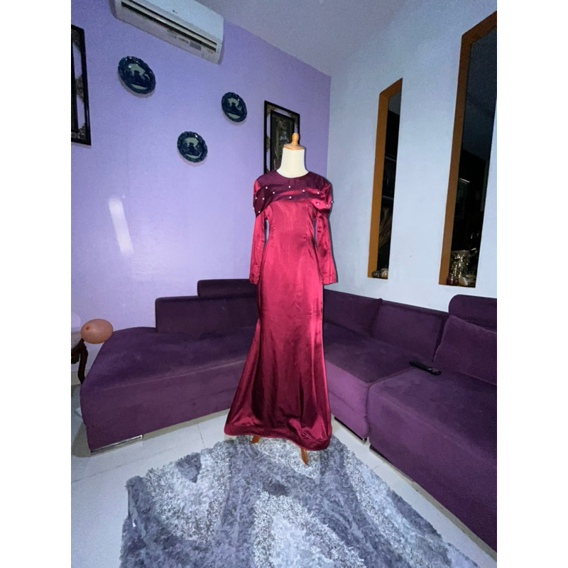 Preloved Gaun Maroon Mewah