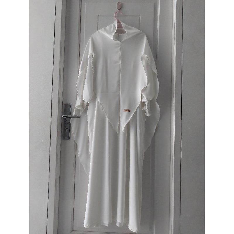 Preloved Set basic abaya broken white Zafeetri
