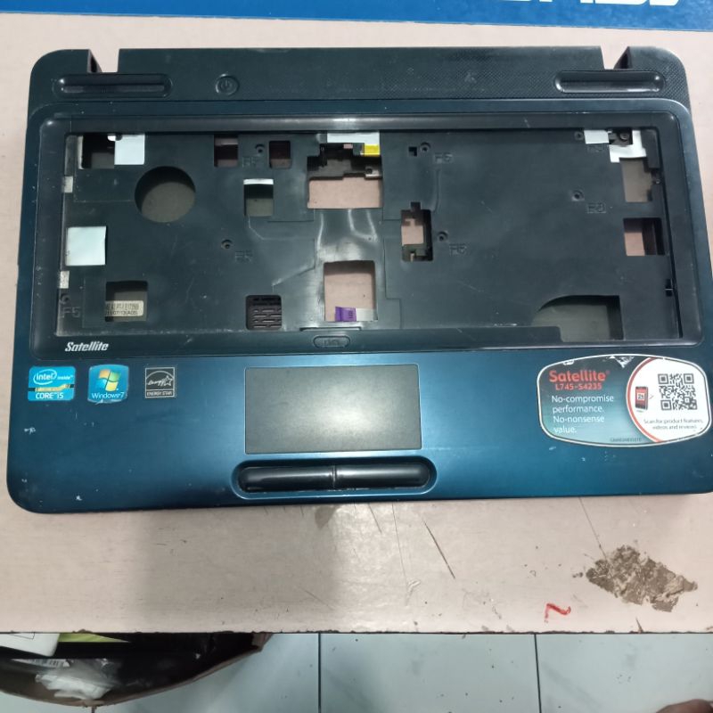 casing laptop toshiba l745