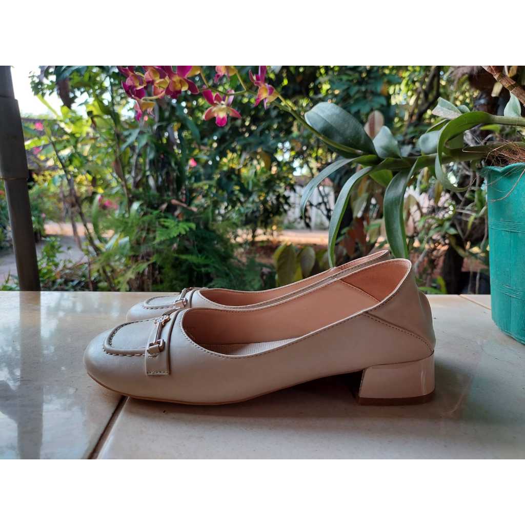 (PRELOVED) PL EVB SALE - Camelyn Shoes Heels + Dus / Box
