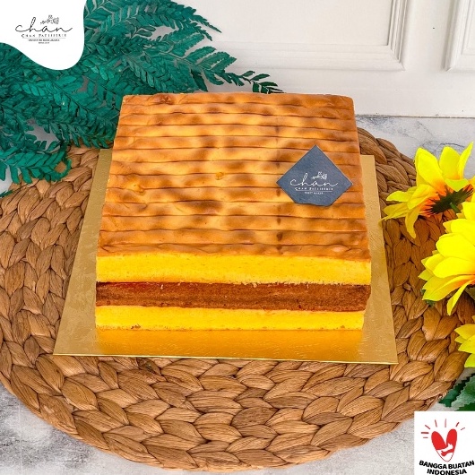 

KILAT Kue Lapis Surabaya Spikoe Premium Chan Patisserie Hampers Kue LebaranEid MubarakIdul Fitri Size 18x18cm