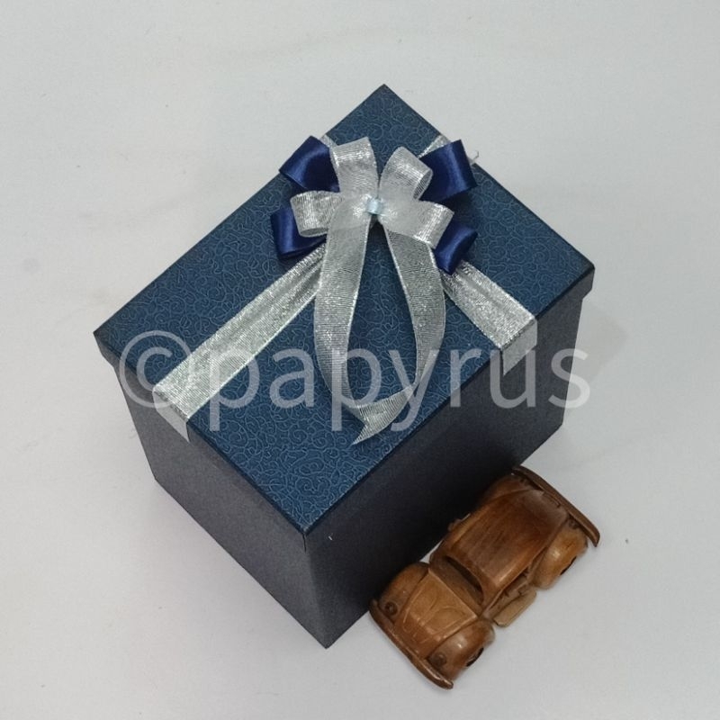 

PAPYRUS 15x20 Tinggi 20cm Kotak Kado Gift Box V2