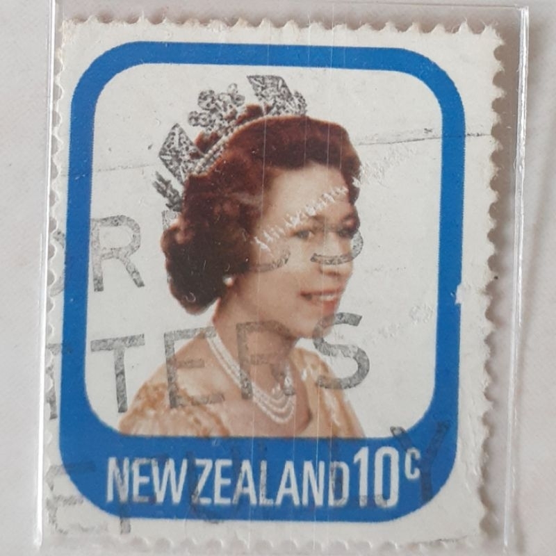

Perangko New Zealand Queen Elizabeth II 1977 definitive (Queen Elizabeth II comb: 14½ x 14¾) Tahun 1979