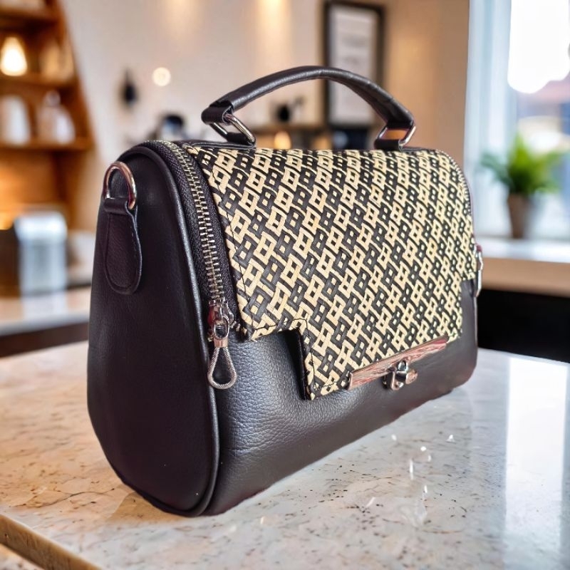 tas anyaman asli rotan Kalimantan padu dengan semi kulit